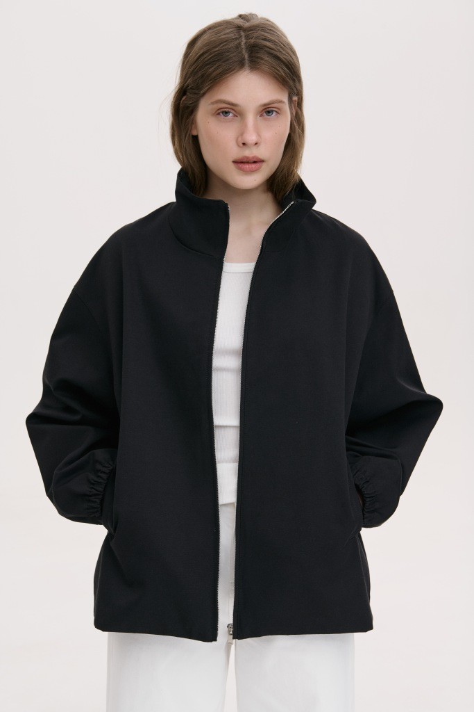 МІНІМАЛІСТИЧНА КУРТКА-БОМБЕР З ВИСОКИМ  КОМІРОМ-СТІЙКОЮ 1263 зображення 2